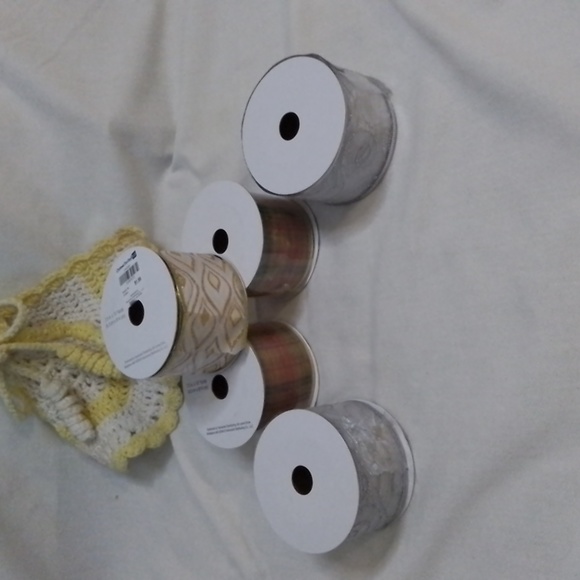 5 rolls of NWT Holiday Ribbon and DIY Artminds Ornaments - Picture 2 of 16